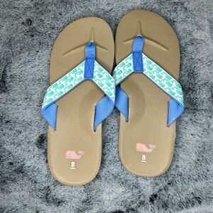 Vineyard vines flip flops